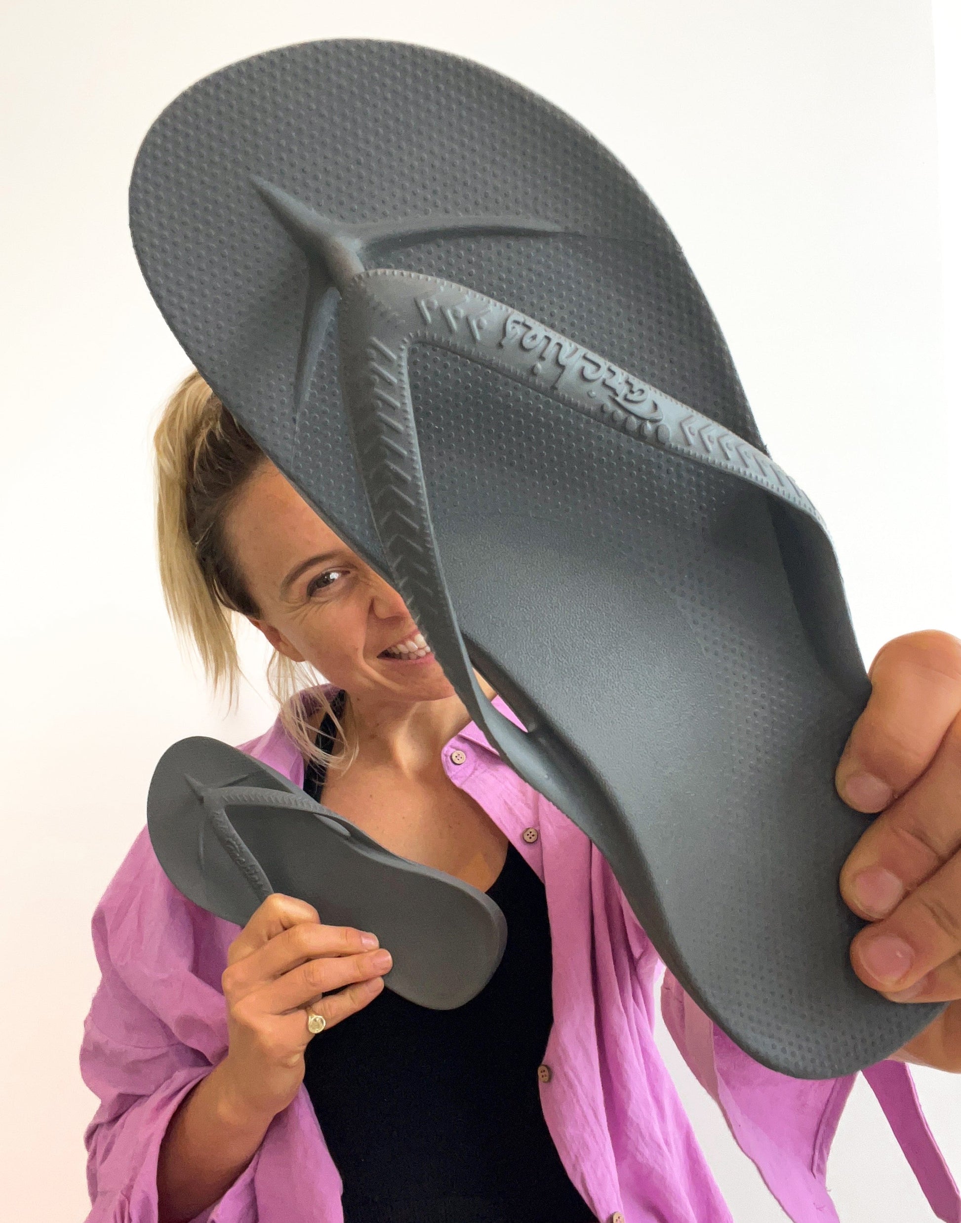 Archies Charcoal Arch Support Thongs –